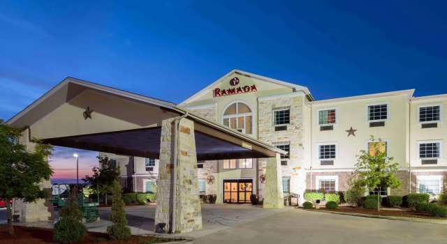 Comfort Inn & Suites Gatesville near Fort Cavazos, Buchen Sie Hotel Gatesville Texas