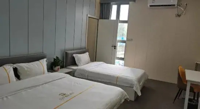 Трёхместный люкс Executive 527 Business Hotel