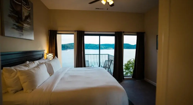 2 Bedroom Lake View Villa- 609, Boek Appartement Hotels in Missouri met zwembad, Zwembad