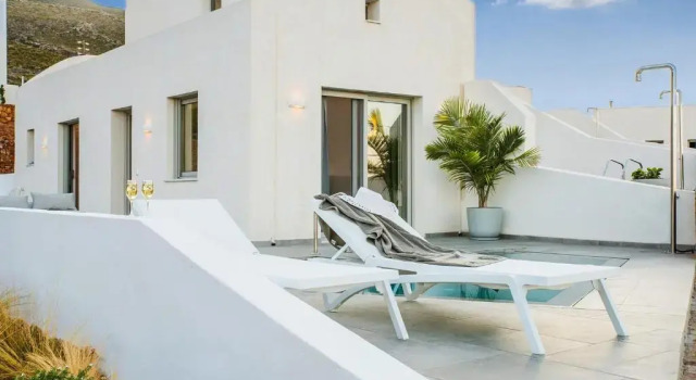 Makri Kythera Luxury Suites - Private Pool or Hot Tub Suites, Prenota Appartamento Hotel a Kythera con piscina, Piscina