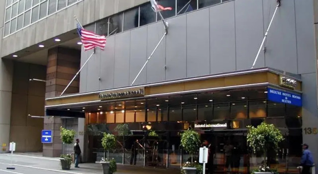 Flatotel New York, Забронировать Отель Отели Нью-Йорка 4 звезды, рядом с Рокфеллеровский центр, 4*