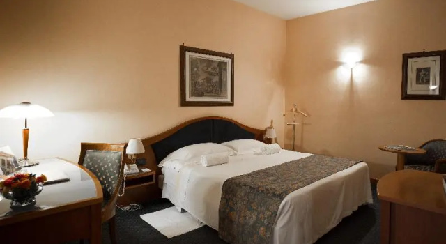 Номер Standard с балконом Massimo Plaza Hotel