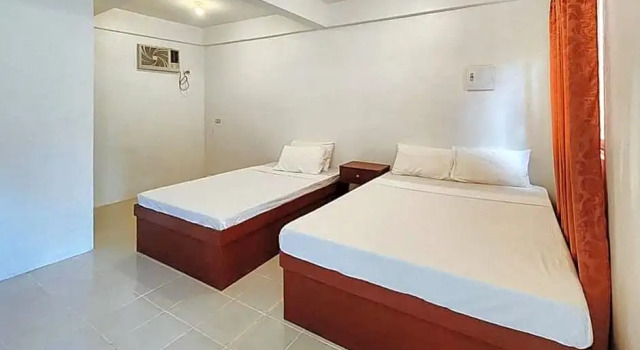 RedDoorz @ The Central Inn Boracay Island