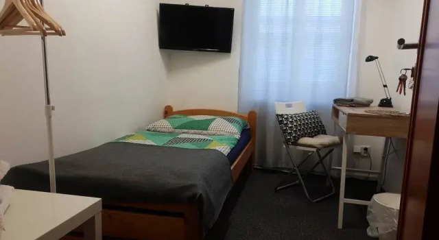 Quiet Courtyard Apartment, Забронировать Апартаменты/квартира Отели Праги с парковкой, рядом с Намести Миру, Парковка