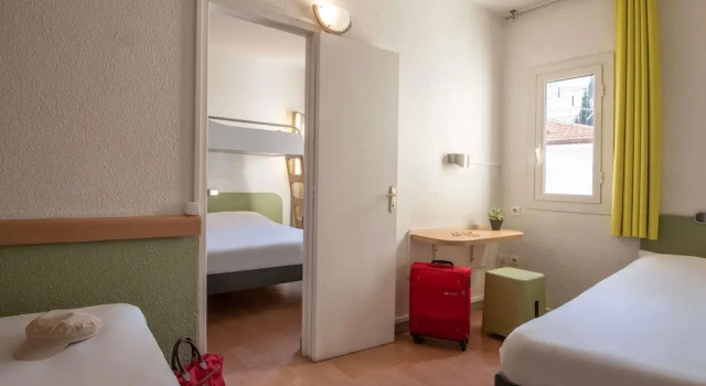 Четырёхместный семейный номер Standard с балконом ibis budget Menton Bord de Mer