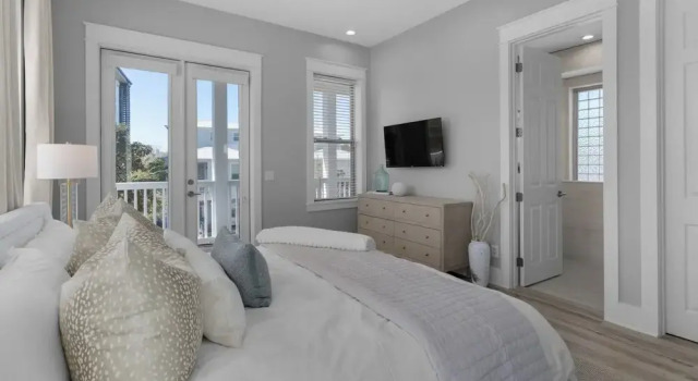 Коттедж Steps From the Seagrove Beach - Gulf Views - Sleeps 10 - Community Pool