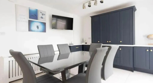 Modern newly refurbished house 10 minute walk from Lahinch, Забронировать Отель Лехинч Буррен