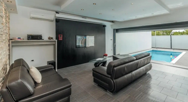 Stunning Home in Vrsi Mulo With Wifi and 4 Bedrooms