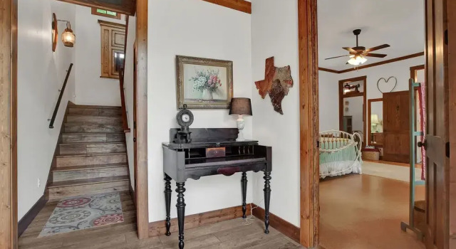 NEW Luxury One Block to Main St With Hot tub and Fire pit, Забронировать Отель Отели Фредериксберг 3 звезды, рядом с Галерея Чарльза Бекендорфа, 3*