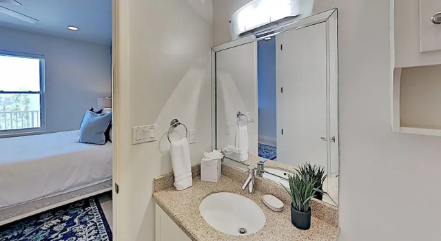 Modern Las Olas - Ocean Views, Pool & Tennis 3 Bedroom Condo