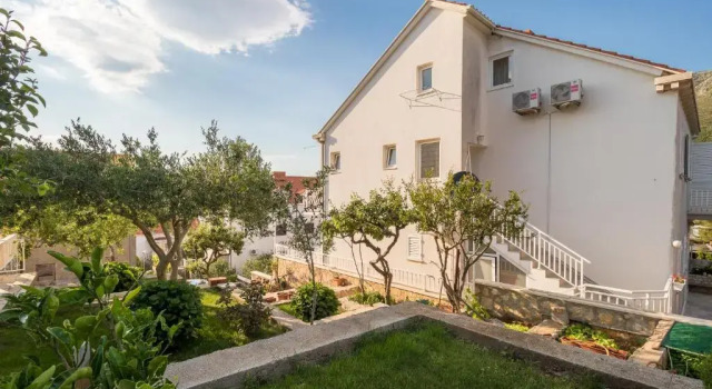 Apartments Pina