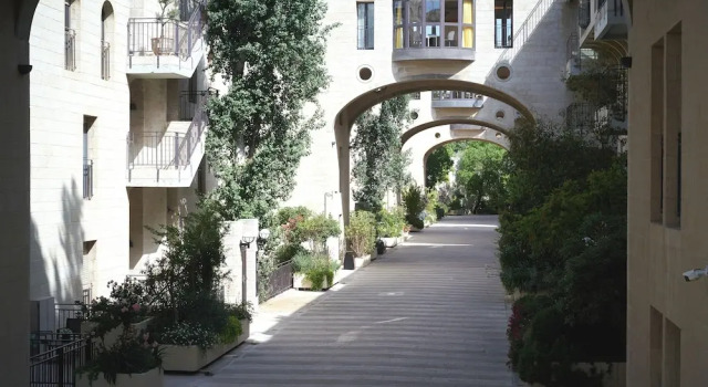 2 BR next to Old City with Patio by FeelHome, Varaa Huoneisto Jerusalem Jerusalem District, lähellä Temple Mount
