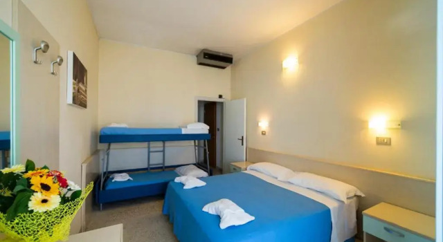 Четырёхместный номер Hotel Europa