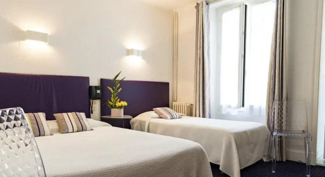 Трёхместный номер Superior Hôtel VAL FLORES LOGIS