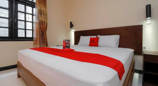Номер Standard RedDoorz near Halim Perdanakusuma 3