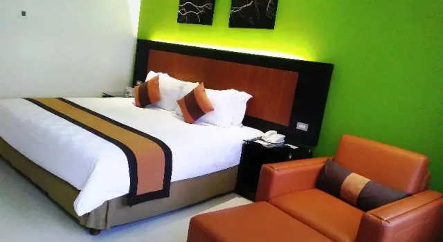 Двухместный номер Standard с балконом Loman Park Hotel Yogyakarta