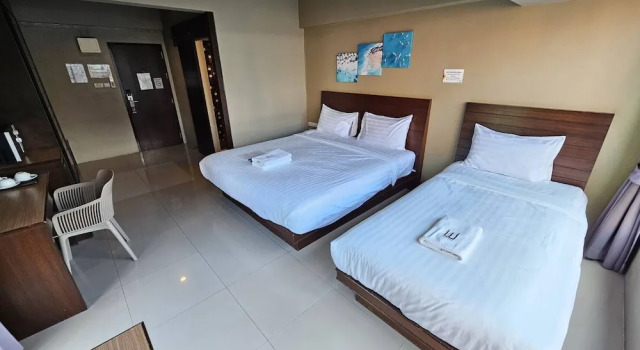 Трёхместный номер Standard с балконом Wsotel Hotel and Serviced Apartment