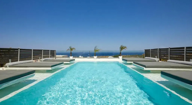 Люкс с балконом и с видом на море Nalu Suites