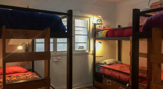 Bett im Wohnheim Hostal Po