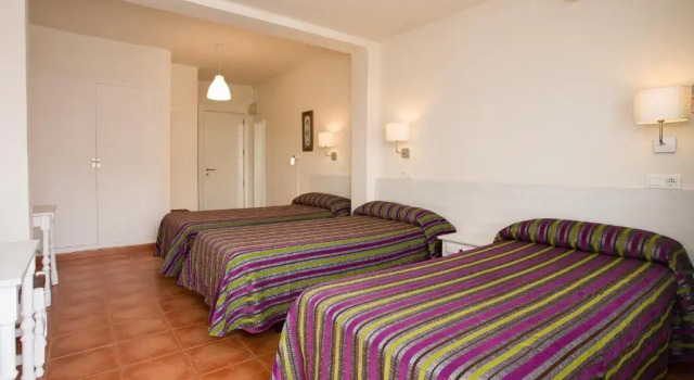 Трёхместный номер Standard Hostal Sol y Miel