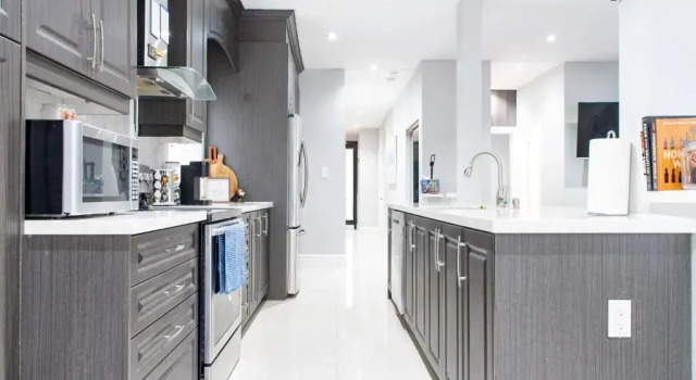 Коттедж Cheerful 5-bedroom home in Downtown with HOTTUB