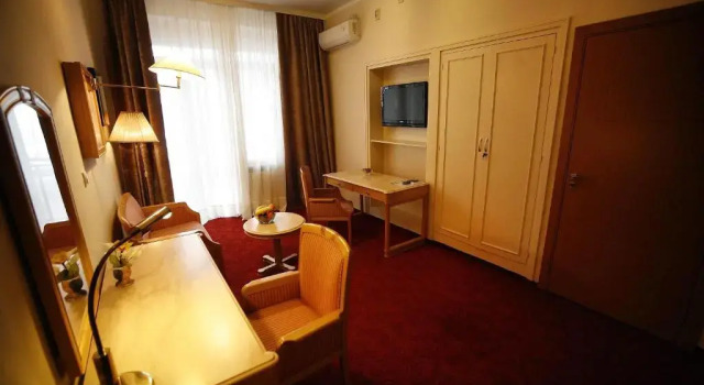 Люкс Golden Inn Hotel