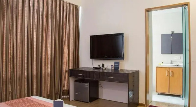 Номер Standard FabHotel Raj Darbar Iffco