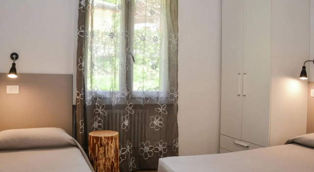 Lake view apartment in Val di Ledro with pool