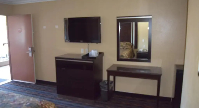 Четырёхместный номер Standard Studio 6 Suites San Bernardino, CA