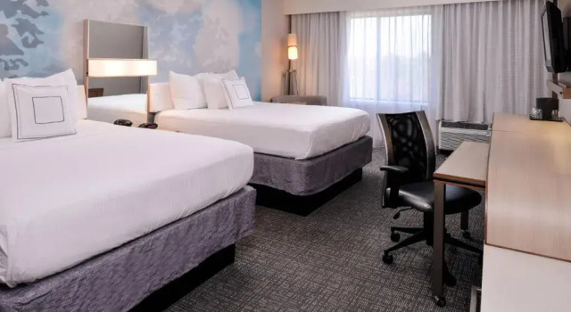 Четырёхместный номер Standard Country Inn & Suites by Radisson, Brown Deer - Milwaukee North
