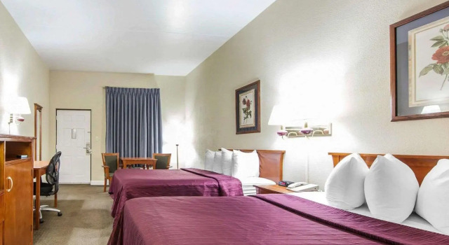 Четырёхместный номер Standard Quality Inn Maysville