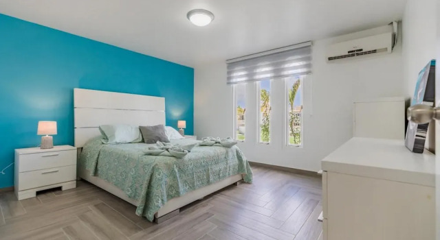 NEW Modern Stylish 6BR 6BA Villa Near Palmbeach, Đặt Biệt thự Nhà tranh ở Palm Beach., Nhà tranh