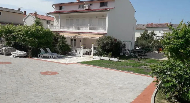 Holiday House Perkic Mm, Varaa Hotelli Hotellit Kvarner Islands uima-altaalla, Uima-allas