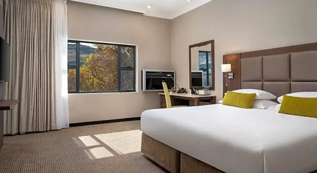 Номер Executive Premier Resort Sani Pass