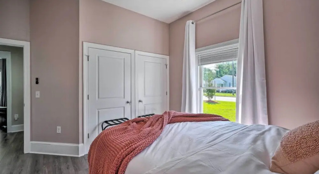 Коттедж Bright Durham Home w/ Fully Furnished Deck!