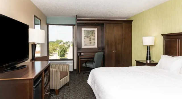 Номер Premium Hampton Inn Evansville