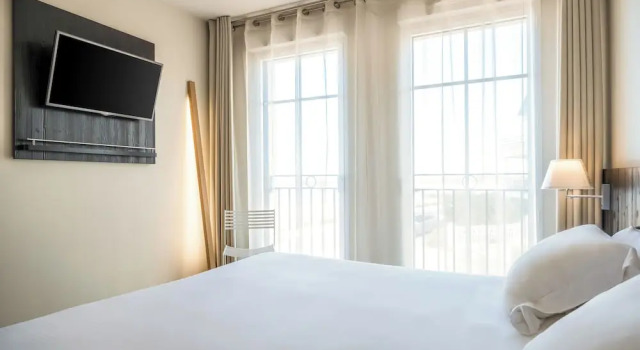Двухместный номер Superior с видом на город Les Flots - Hôtel et Restaurant face à locéan - Châtelaillon-Plage