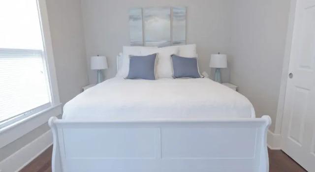 Laurel Coral-Sleeps 5-Studio