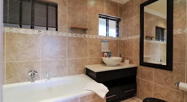 Люкс с видом на сад Awali Lodge