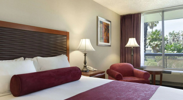 Ramada by Wyndham Sunnyvale/Silicon Valley, Забронировать Отель Отели Silicon Valley с парковкой, Парковка