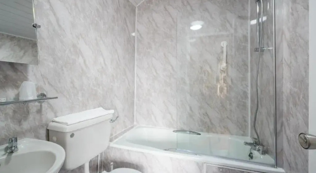 Трёхместный номер Standard с видом на море Somerset Hotel
