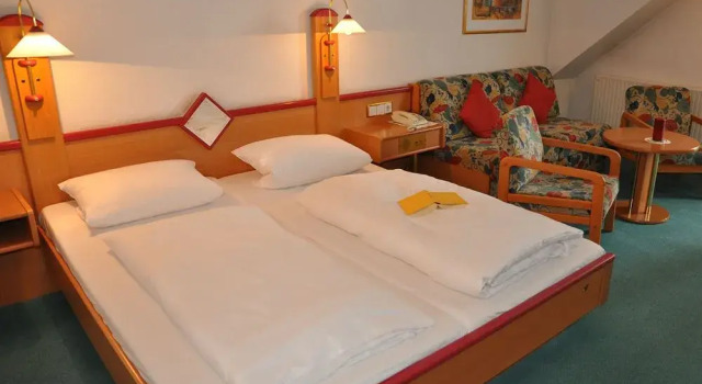 Hotel Lindenhof Hubmersberg, Book Hotel Pommelsbrunn Middle Franconia