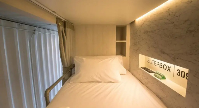 Кровать в общем номере Sleep Box Hotel Sukhumvit 22