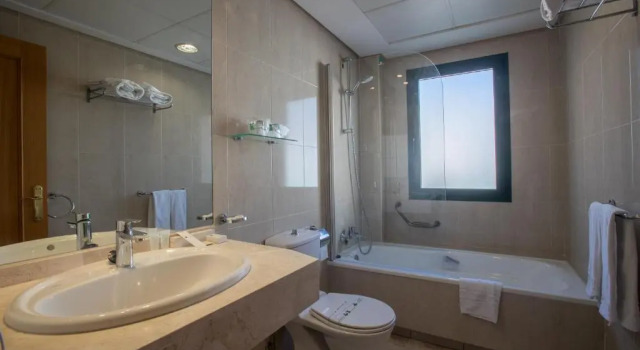 Трёхместный номер Standard Hotel Torremar - Mares