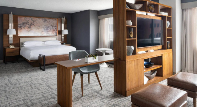 Полулюкс Marriott Greensboro Downtown
