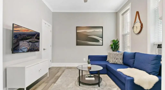 Stylish Comfortable 2-Bedroom 1 Bath West Town, Забронировать Апартаменты/квартира West Town Чикаго, рядом с Pitchfork Music Festival