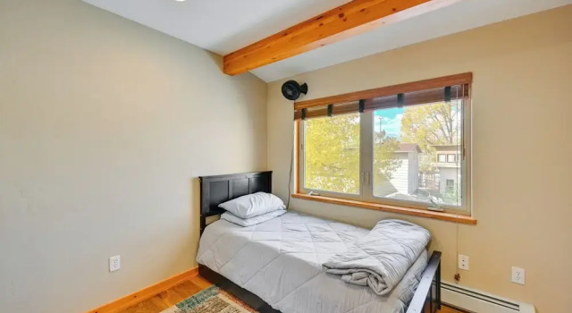 Апартаменты с 2 комнатами с балконом 7984: Pet-friendly Townhome w/ Grill!