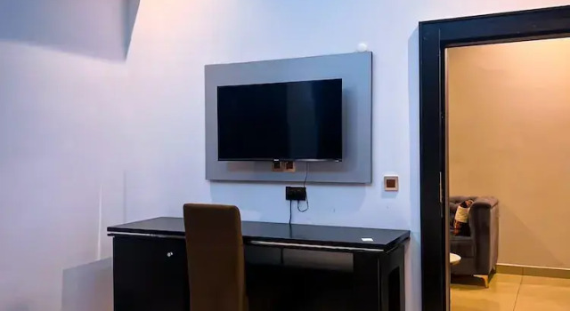 Entrust Hotel and Suites, Book Hotel Hotels in Owerri with Parking, Parking