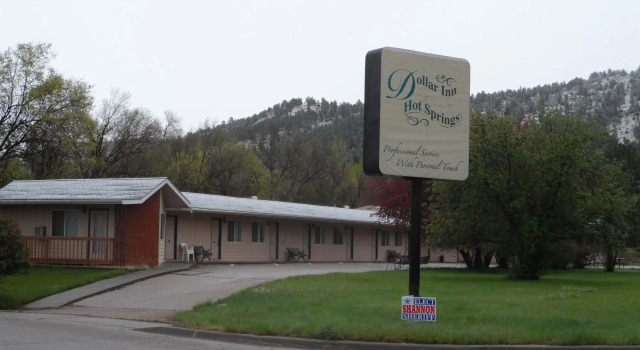 Dollar Inn Hot Springs, Забронировать Отель Отели Хот-Спрингса с парковкой, рядом с Black Hills Putt 4 Fun, Парковка