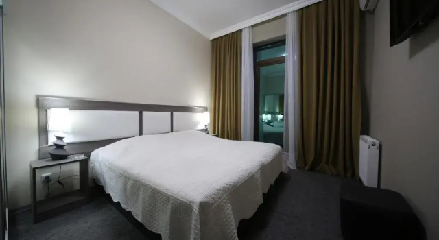 Двухместный номер Standard с балконом Discovery Hotel